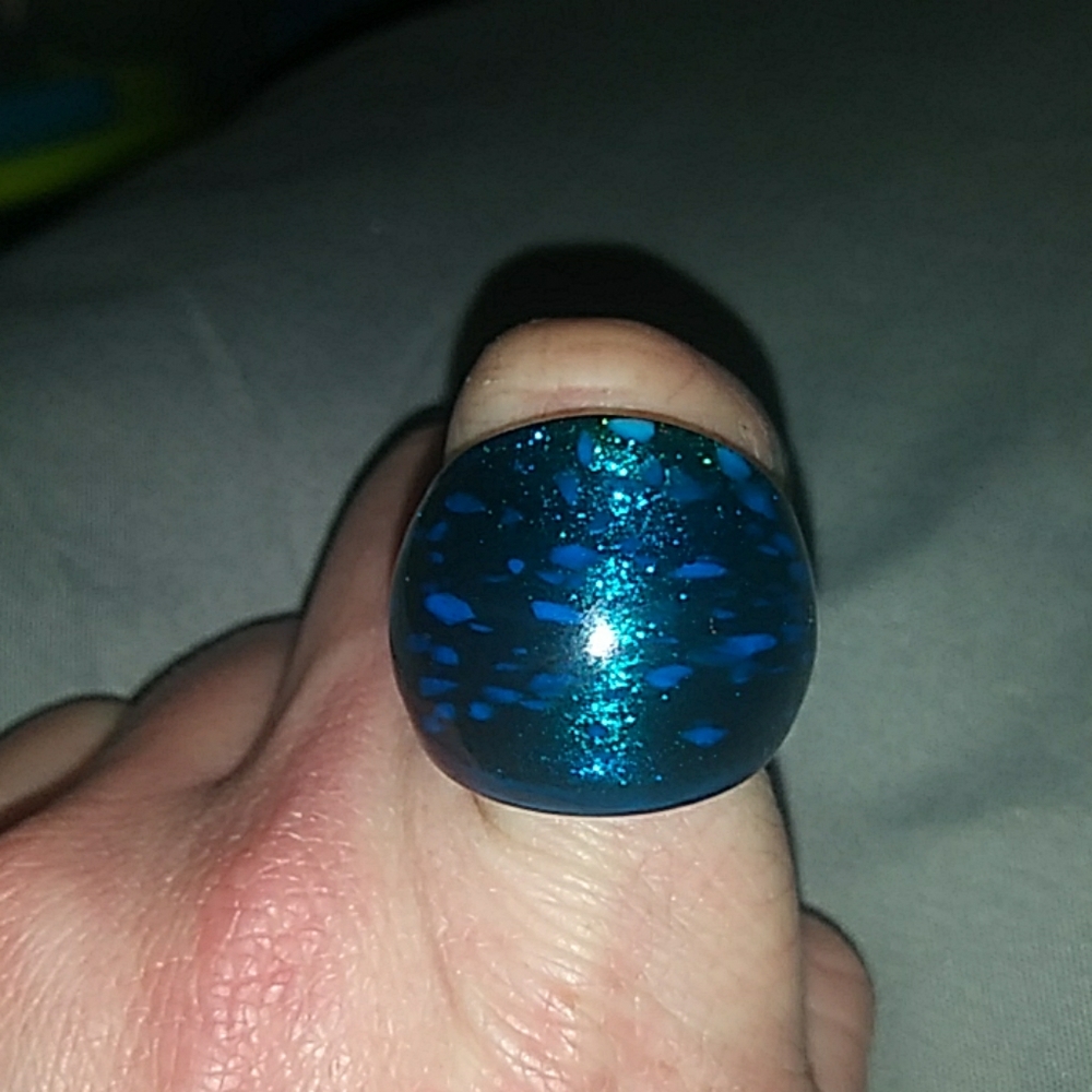 Gawdy glitter ring